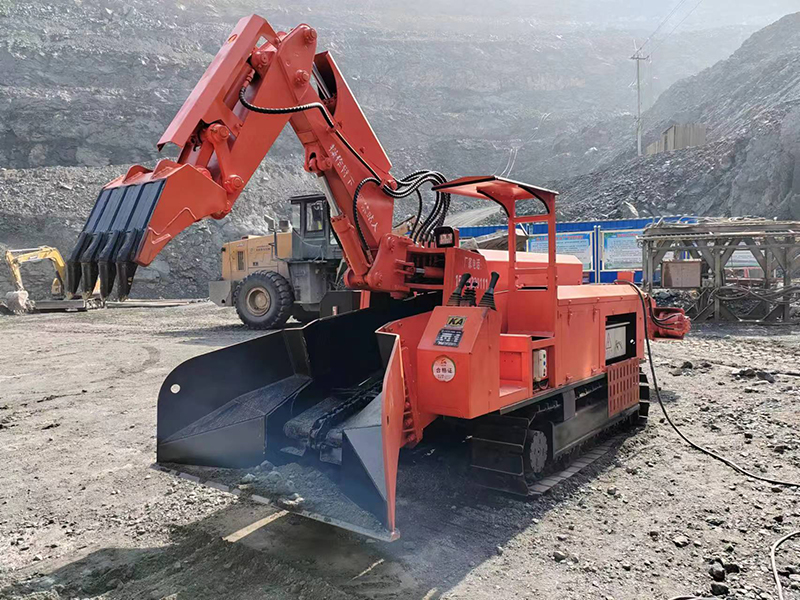 120型輪式皮帶扒渣機(jī)加破碎錘，大塊石頭也能上